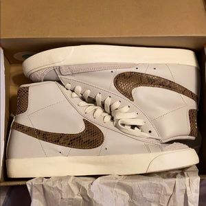 NIKE BLAZER MID 77 VNTG WE REPTILE